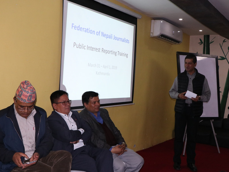 नेपाल पत्रकार महासंघ केन्द्रीय समितिद्वारा २०७५ चैत १७ र १८ गते आयोजना गरिएकाे जनसरोकारका विषयमा रिपोर्टिङ तालिमका दृश्यहरु । 
